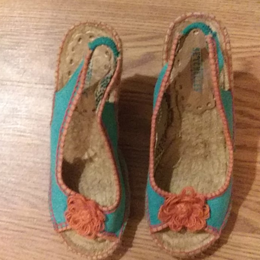 Adorable wedge heels . summer colors